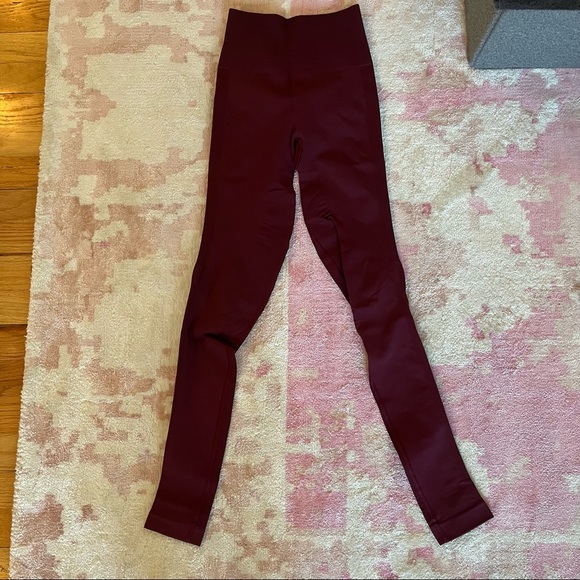 Lululemon Zone In Tight Size 2 in Wine Berry - Picture 4 of 9